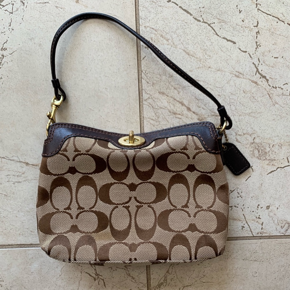 Coach Signature Turnlock Large Brown wristlet